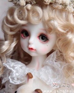 mona doll