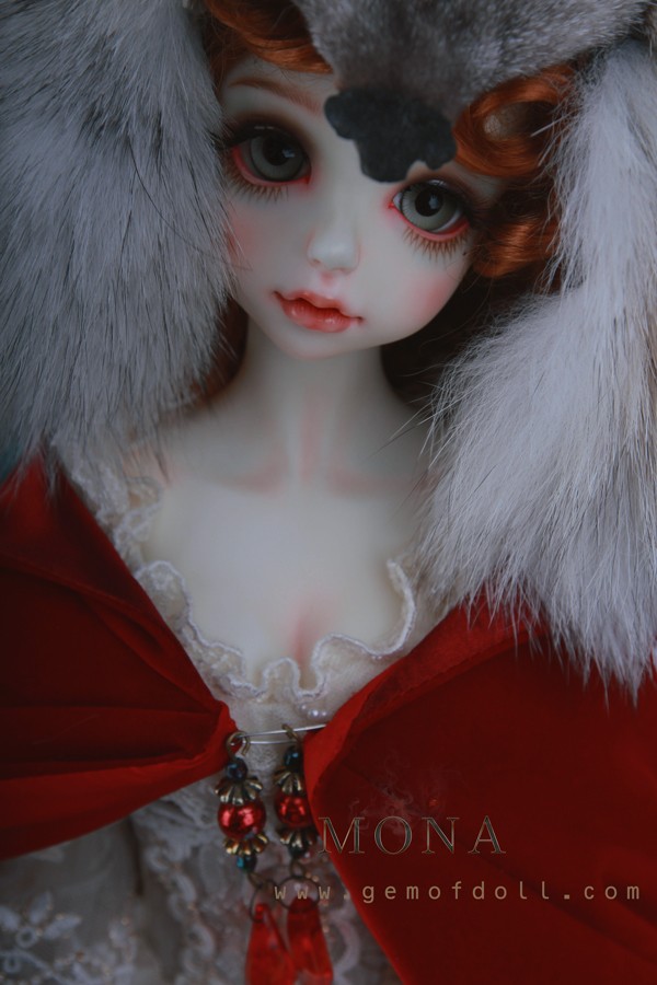 mona doll