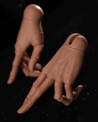 2D 77cm Male Jointed Hands