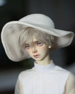 BR-Hat04 White